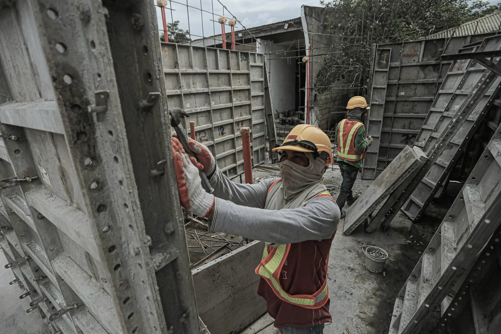 Equipe técnica da Deck Construtora em obra