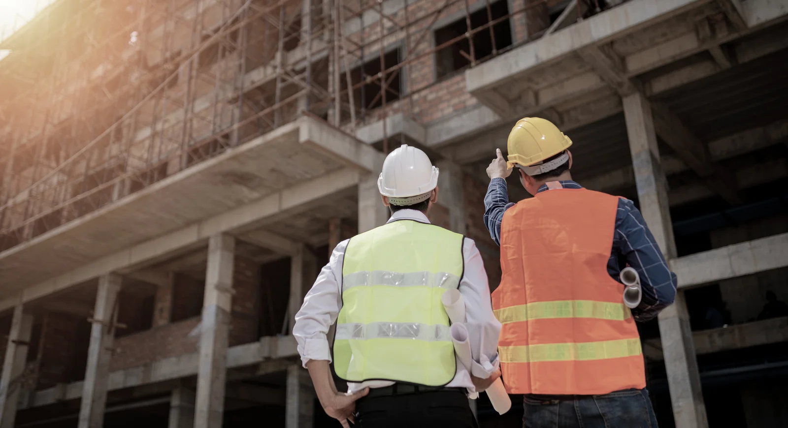 Equipe técnica da Deck Construtora em obra